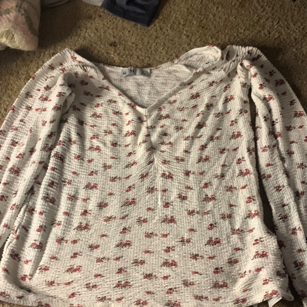 cute v-neck flower shirt